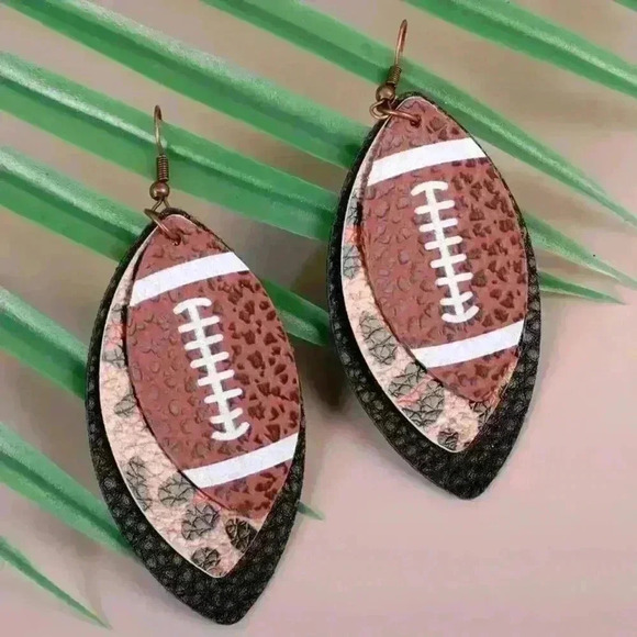 Vintage Elegant PU Leather Teardrop Earrings - Picture 2 of 4